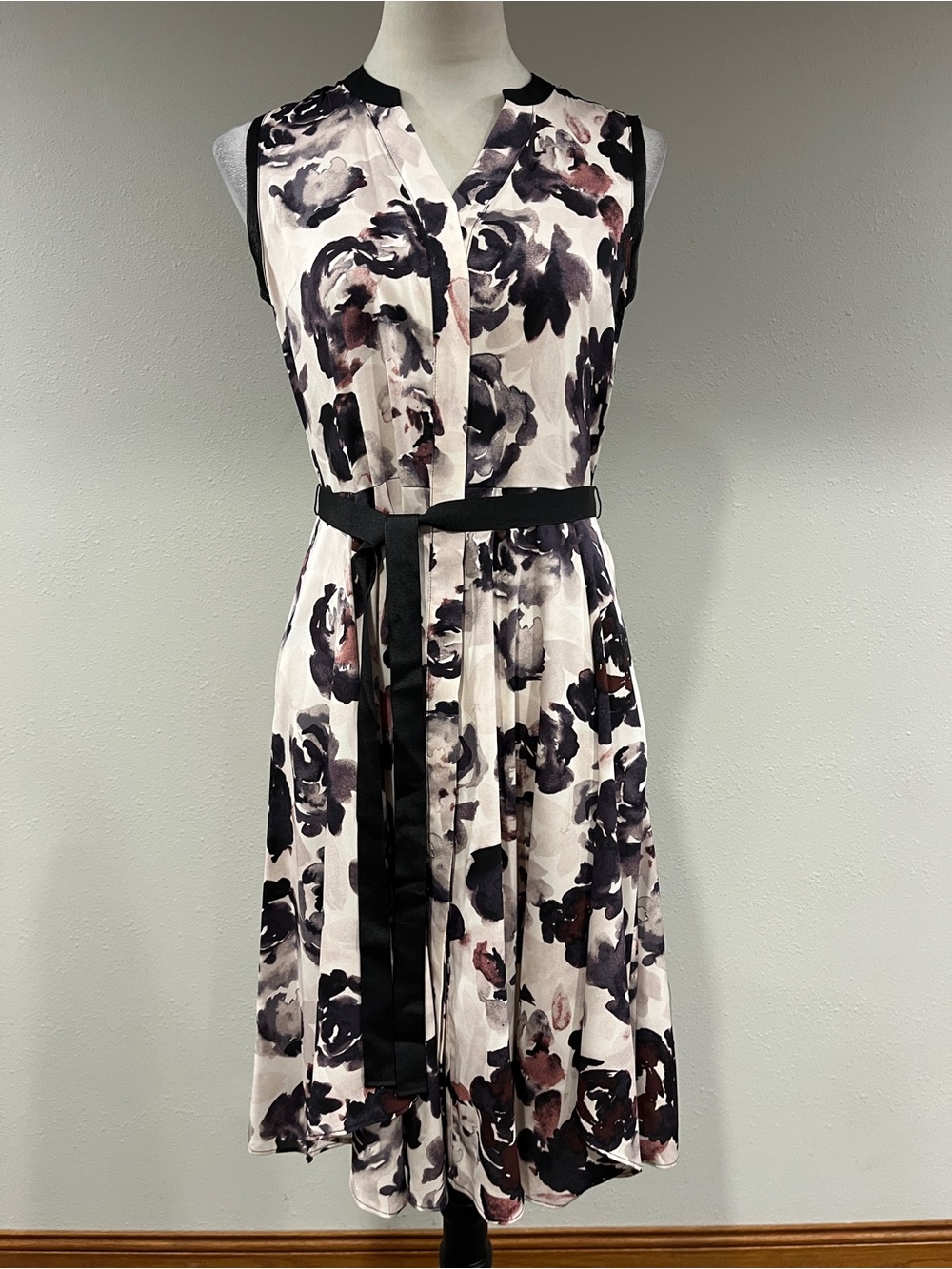 Sleeveless Floral button down A-Line Dress with Black Waist‎ Tie